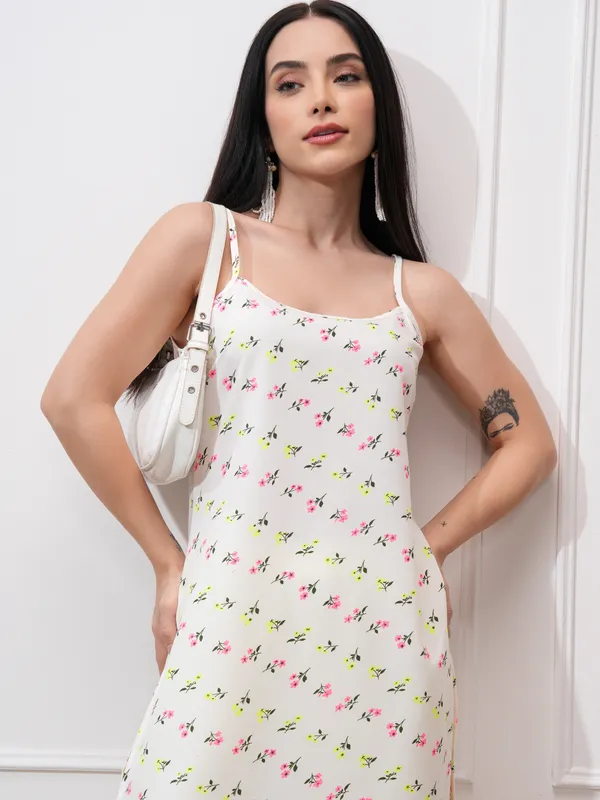 Vishudh Women Off White Printed Kurta With Palazzos