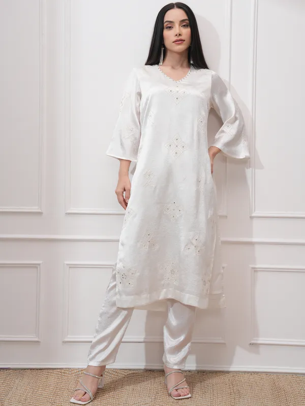 Vishudh Women White Embroidered Kurta With Trousers