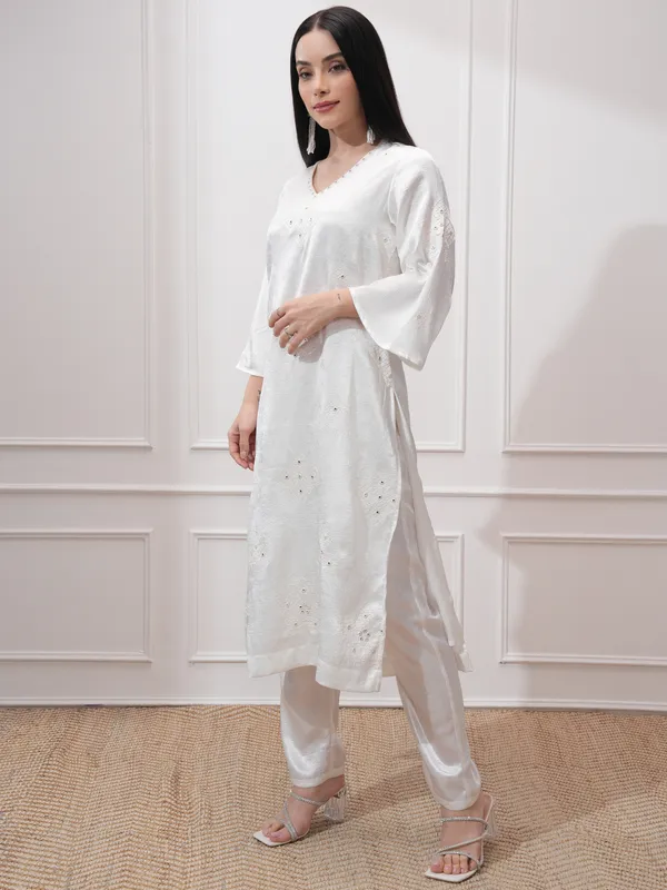 Vishudh Women White Embroidered Kurta With Trousers