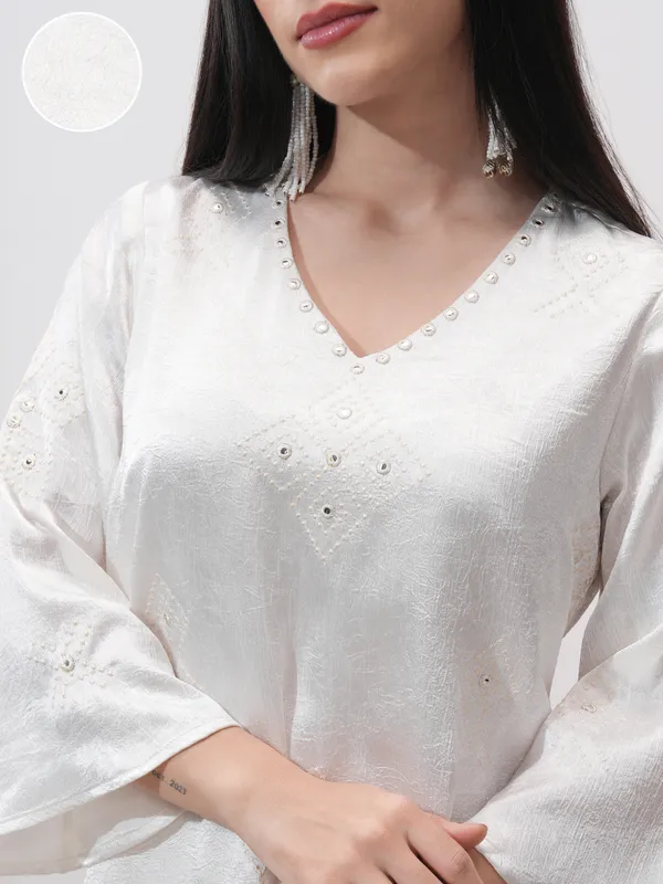 Vishudh Women White Embroidered Kurta With Trousers