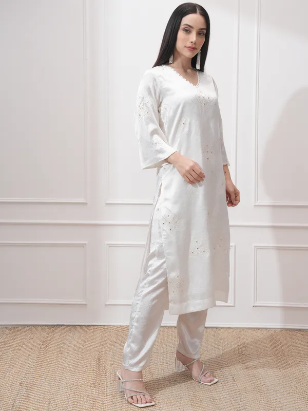 Vishudh Women White Embroidered Kurta With Trousers