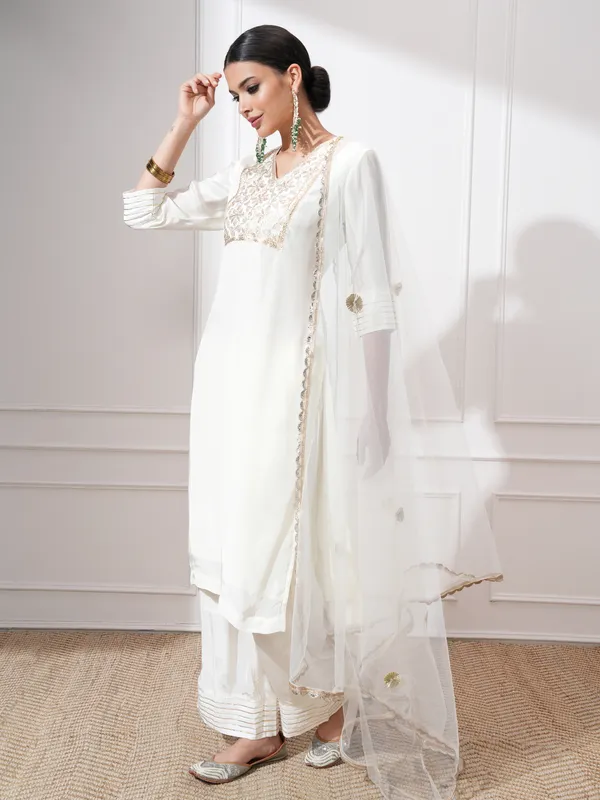 Vishudh Women Off White Embroidered Kurta With Trousers And Dupatta