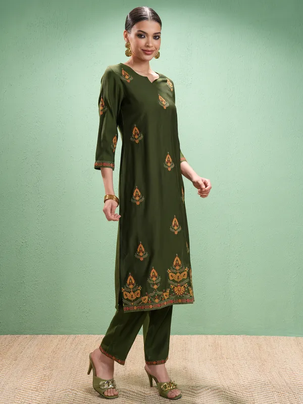 Vishudh Women Green Embroidered Kurta With Trousers And Dupatta