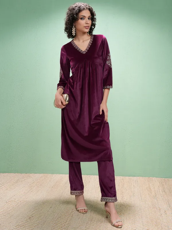 Vishudh Women Purple Embroidered Kurta With Trousers Kurta Set