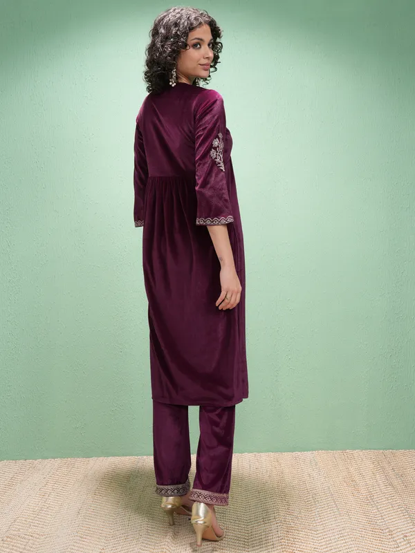 Vishudh Women Purple Embroidered Kurta With Trousers Kurta Set