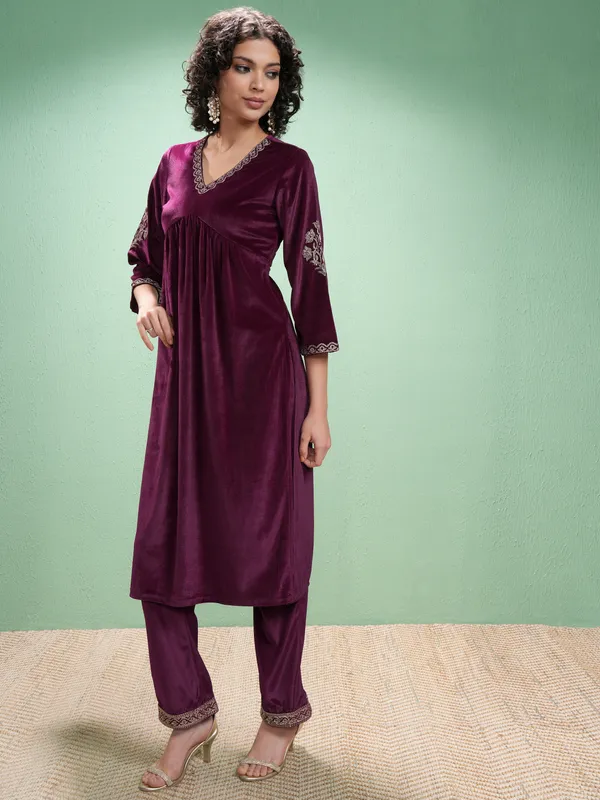 Vishudh Women Purple Embroidered Kurta With Trousers Kurta Set