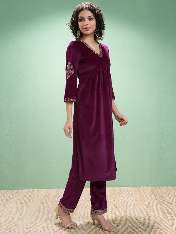 Vishudh Women Purple Embroidered Kurta With Trousers Kurta Set