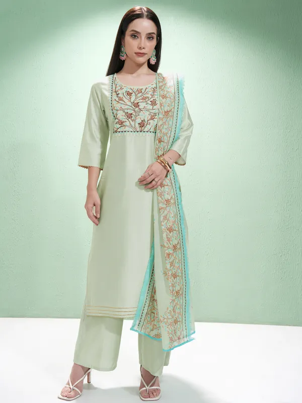 Women Kurta With Palazzos & Dupatta