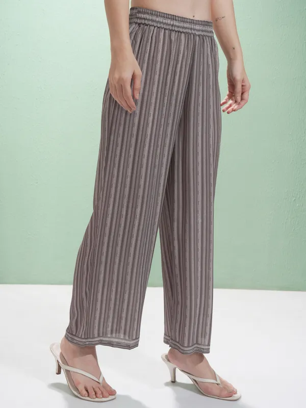 Vishudh Women Grey Printed Kurta With Trousers And Dupatta