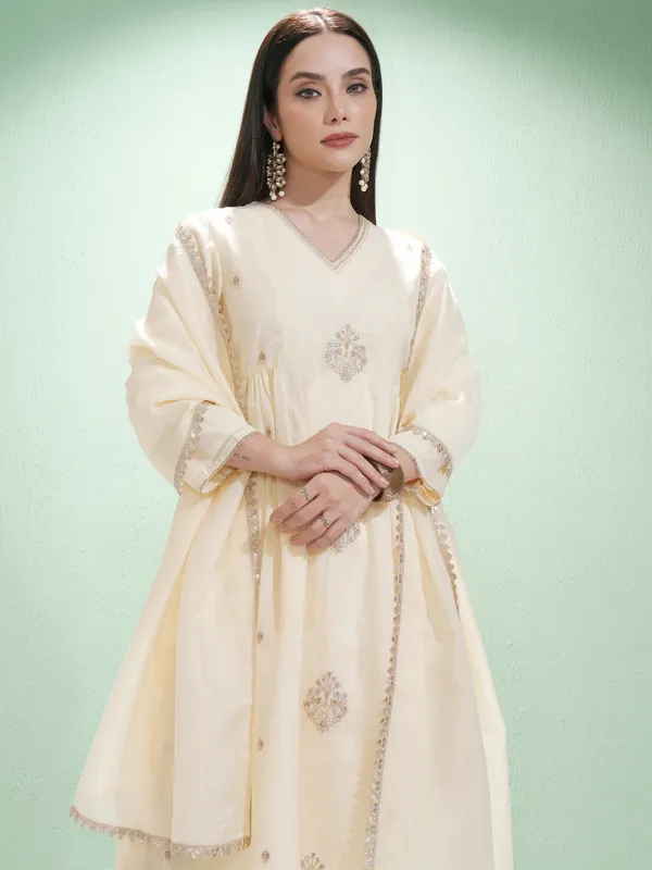 Women Kurta With Trousers & Dupatta