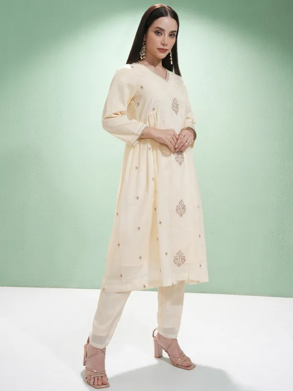 Women Kurta With Trousers & Dupatta