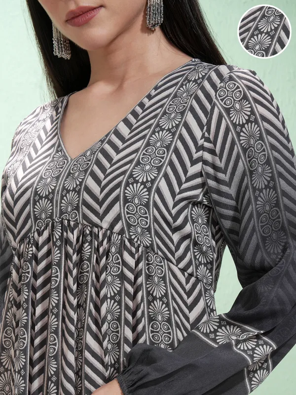 Vishudh Women Grey Printed Kurta With Palazzos