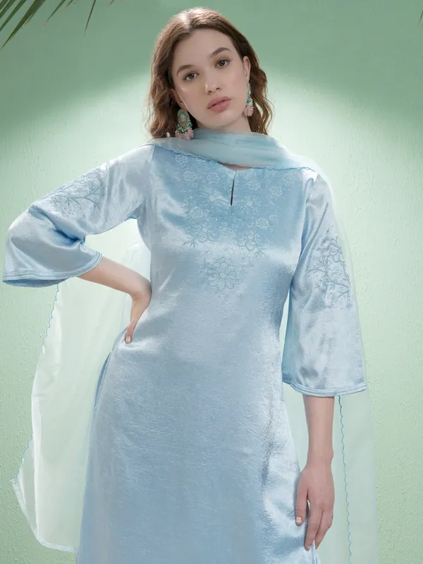 Women Kurta With Trousers & Dupatta