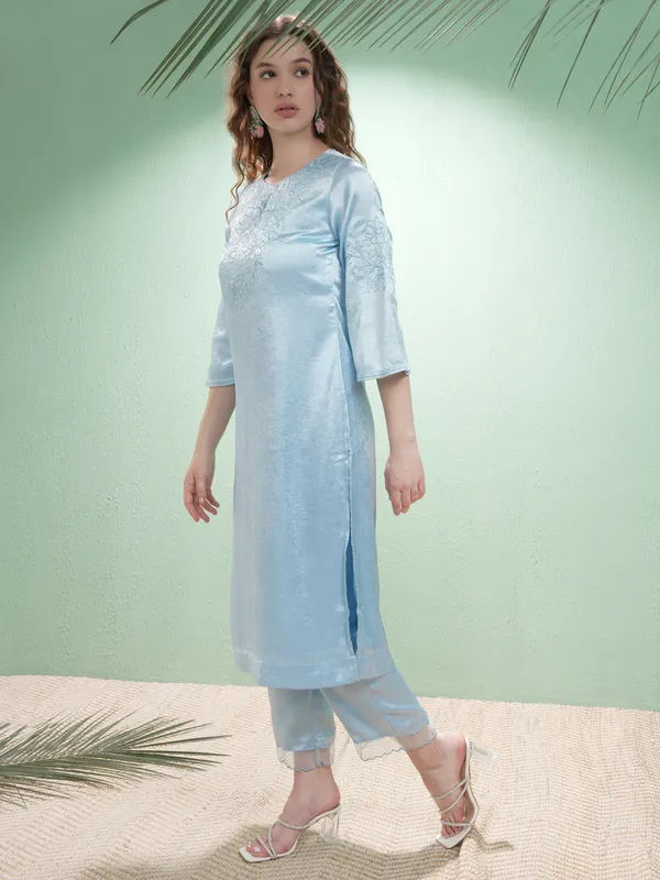 Women Kurta With Trousers & Dupatta