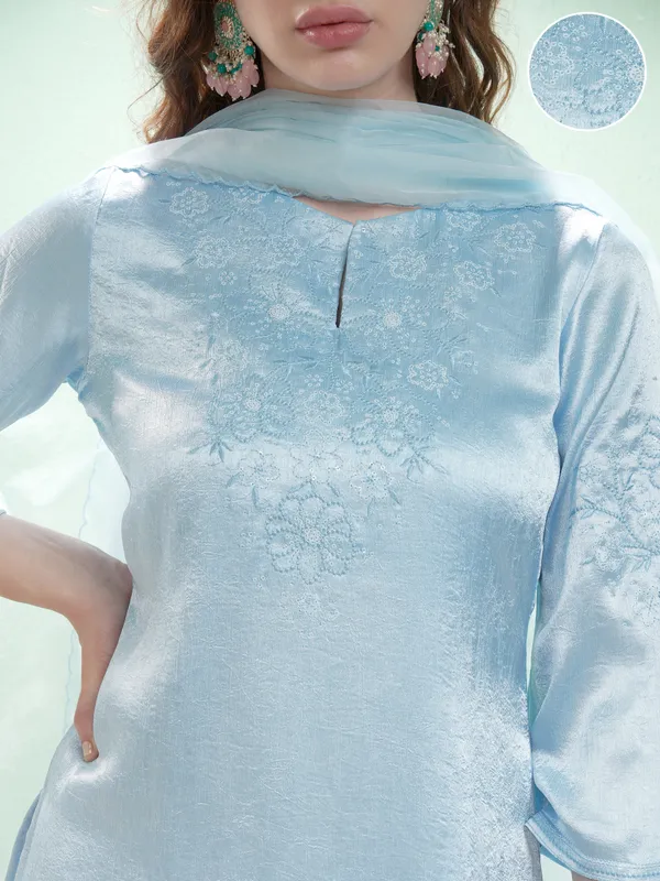 Women Kurta With Trousers & Dupatta
