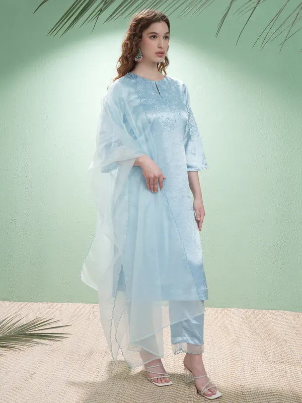 Women Kurta With Trousers & Dupatta