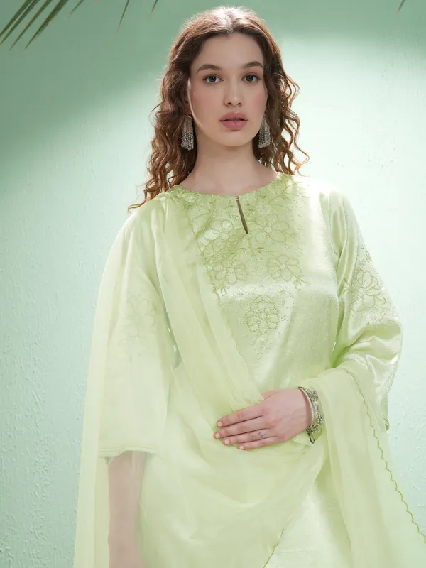 Women Kurta With Trousers & Dupatta