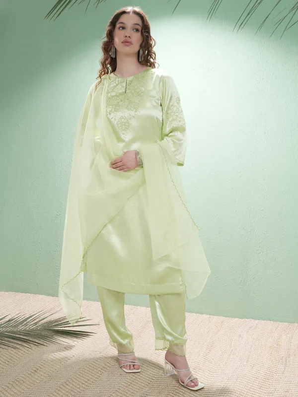 Women Kurta With Trousers & Dupatta