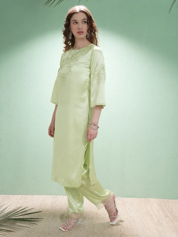 Women Kurta With Trousers & Dupatta