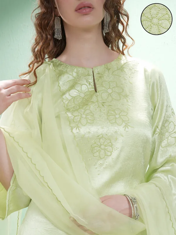 Women Kurta With Trousers & Dupatta