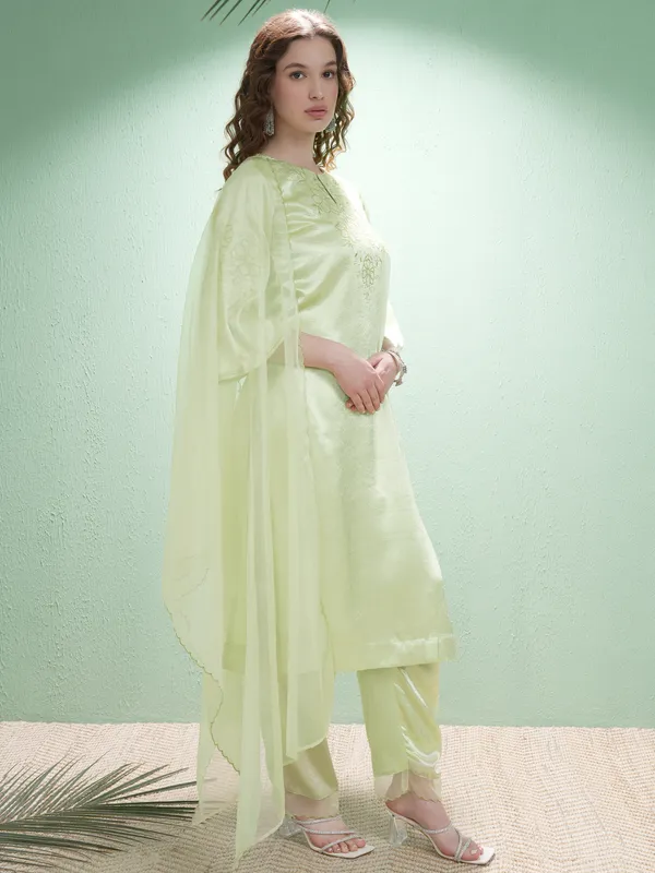 Women Kurta With Trousers & Dupatta