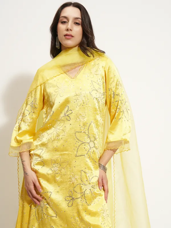Women Kurta With Trouser And Dupatta