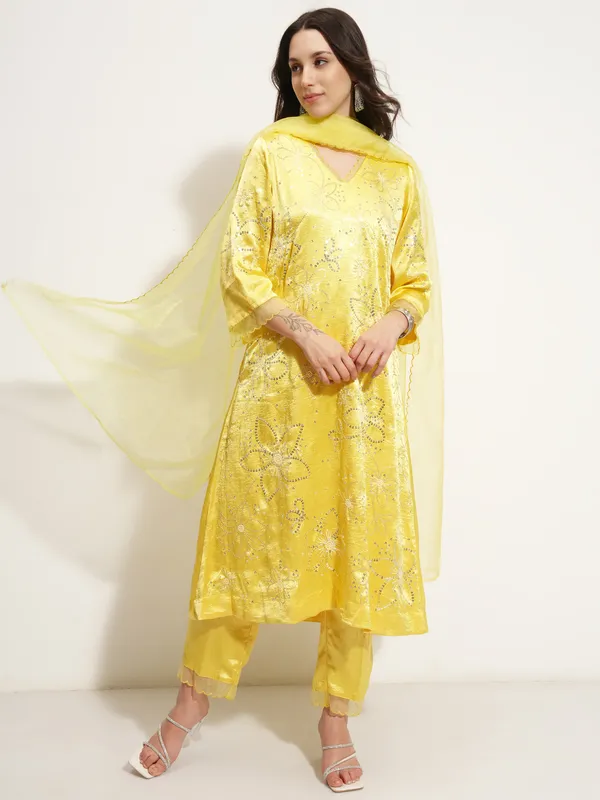 Women Kurta With Trouser And Dupatta
