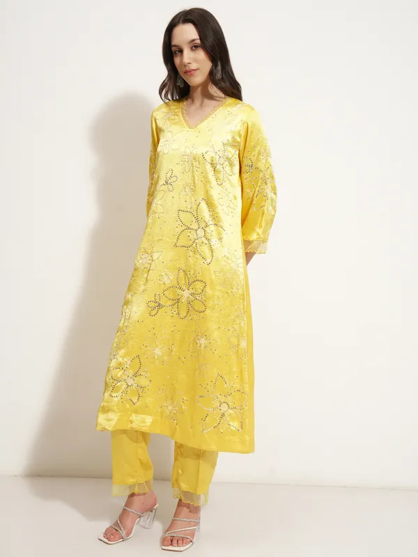 Women Kurta With Trouser And Dupatta