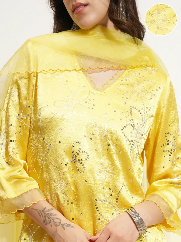 Women Kurta With Trouser And Dupatta