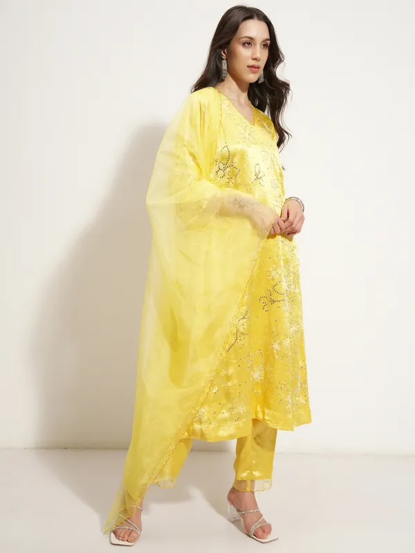Women Kurta With Trouser And Dupatta