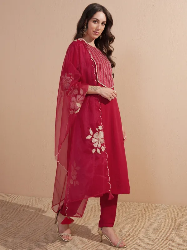 Women Kurta With Trouser And Dupatta