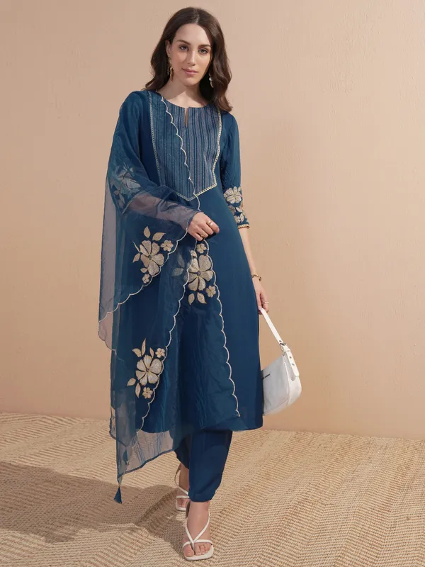 Women Kurta With Trouser And Dupatta