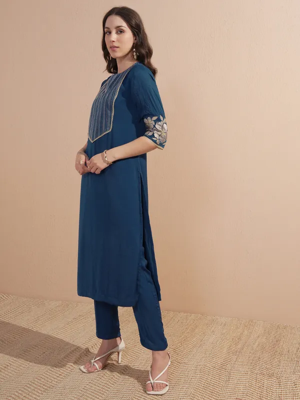 Women Kurta With Trouser And Dupatta