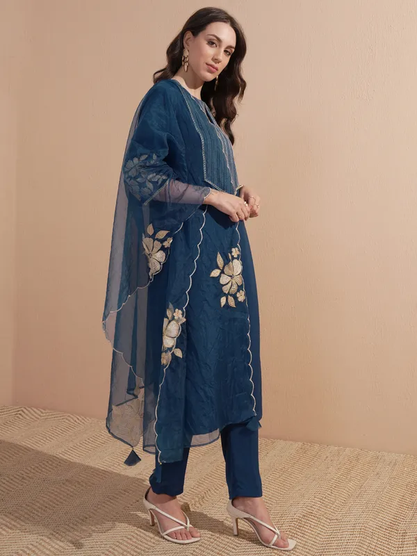 Women Kurta With Trouser And Dupatta