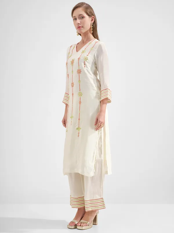 Vishudh Women Off White Embroidered Kurta And Trouser With Dupatta