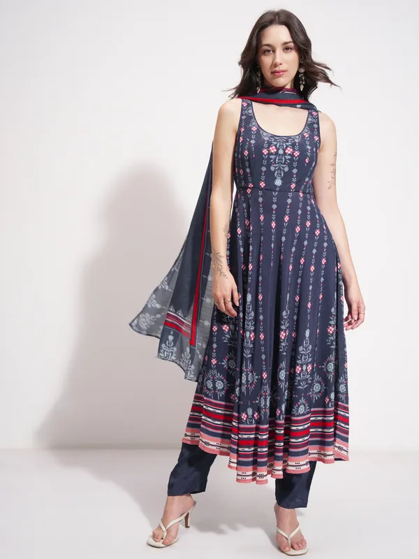 Women Kurta With Trouser And Dupatta