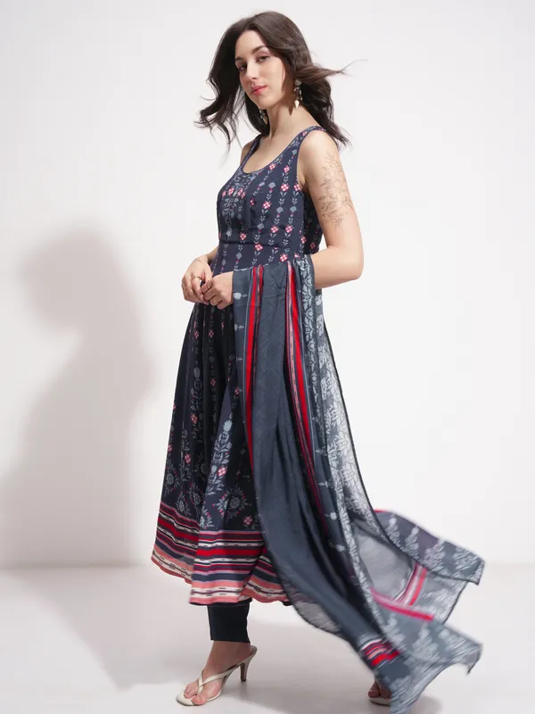 Women Kurta With Trouser And Dupatta