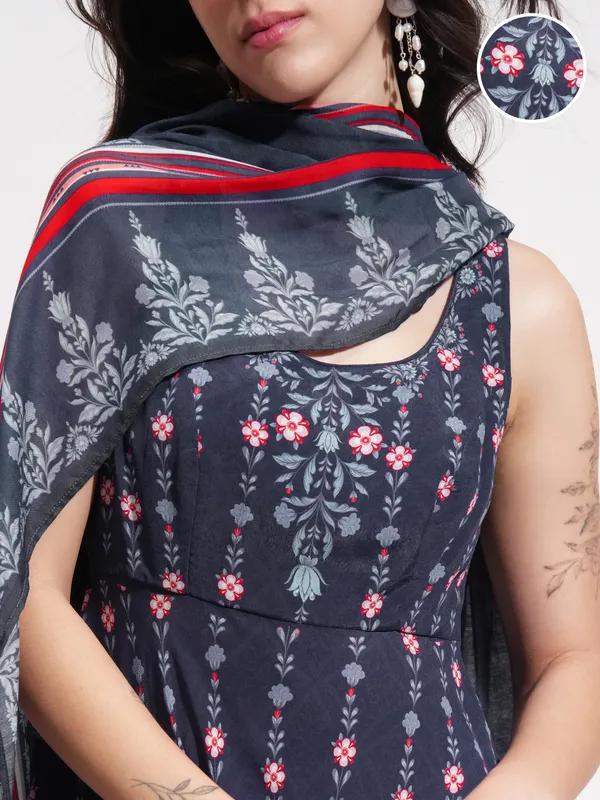 Women Kurta With Trouser And Dupatta