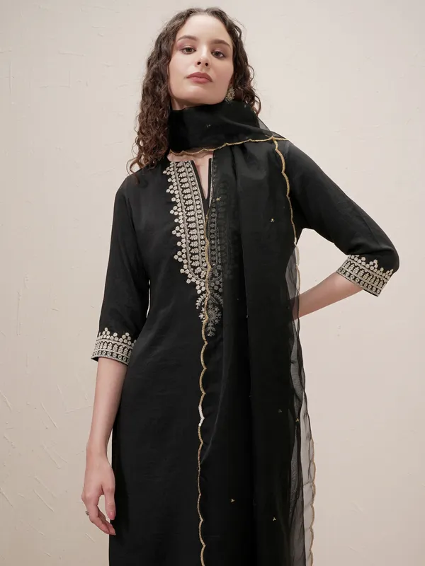 Women Kurta With Trouser And Dupatta