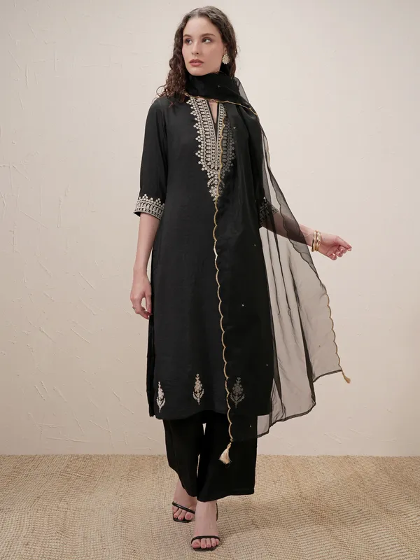 Women Kurta With Trouser And Dupatta