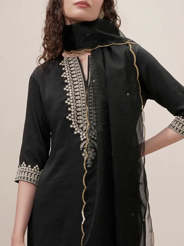 Women Kurta With Trouser And Dupatta