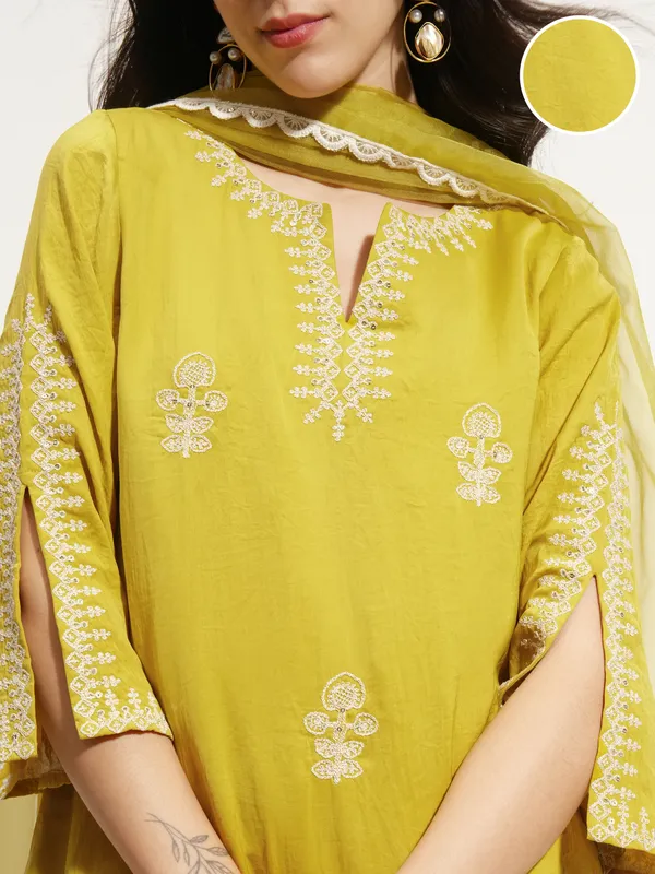 Women Kurta With Trouser And Dupatta