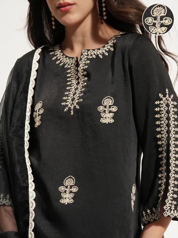 Women Kurta With Trouser And Dupatta