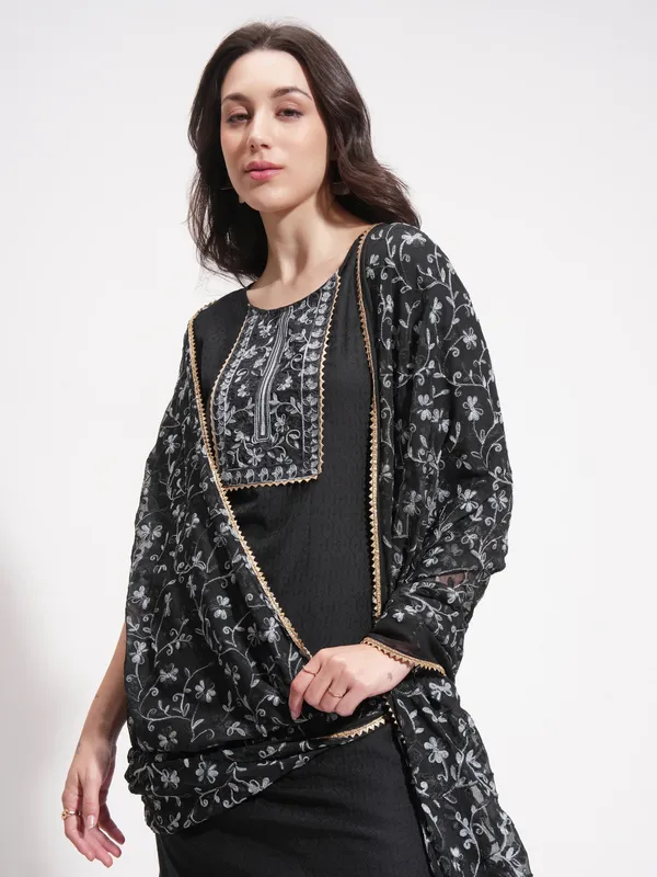 Women Kurta With Trouser And Dupatta