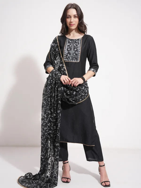 Women Kurta With Trouser And Dupatta
