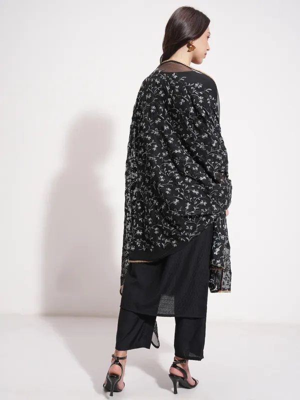 Women Kurta With Trouser And Dupatta