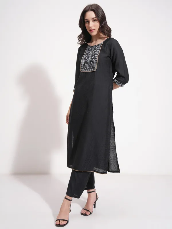 Women Kurta With Trouser And Dupatta