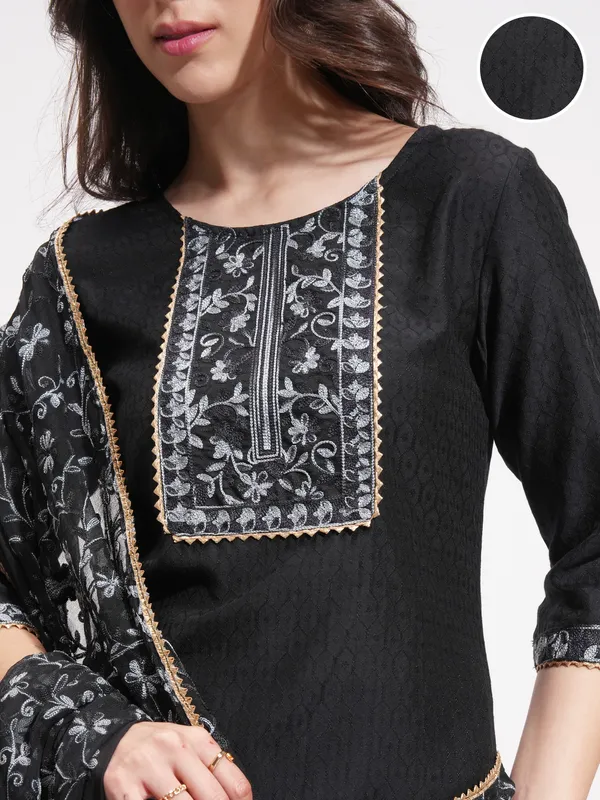 Women Kurta With Trouser And Dupatta