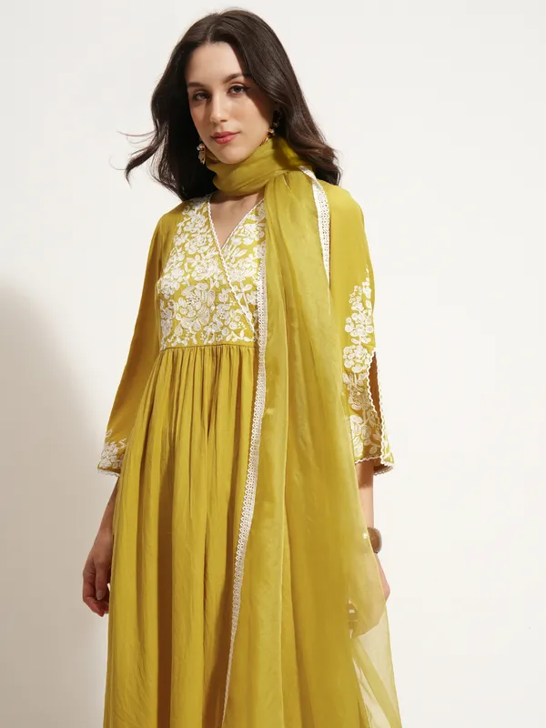 Women Kurta With Trouser And Dupatta