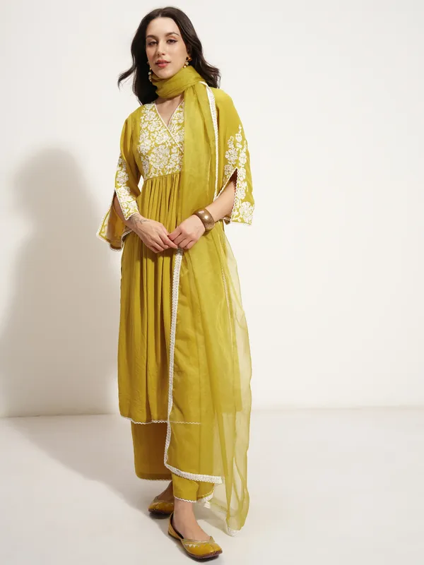 Women Kurta With Trouser And Dupatta